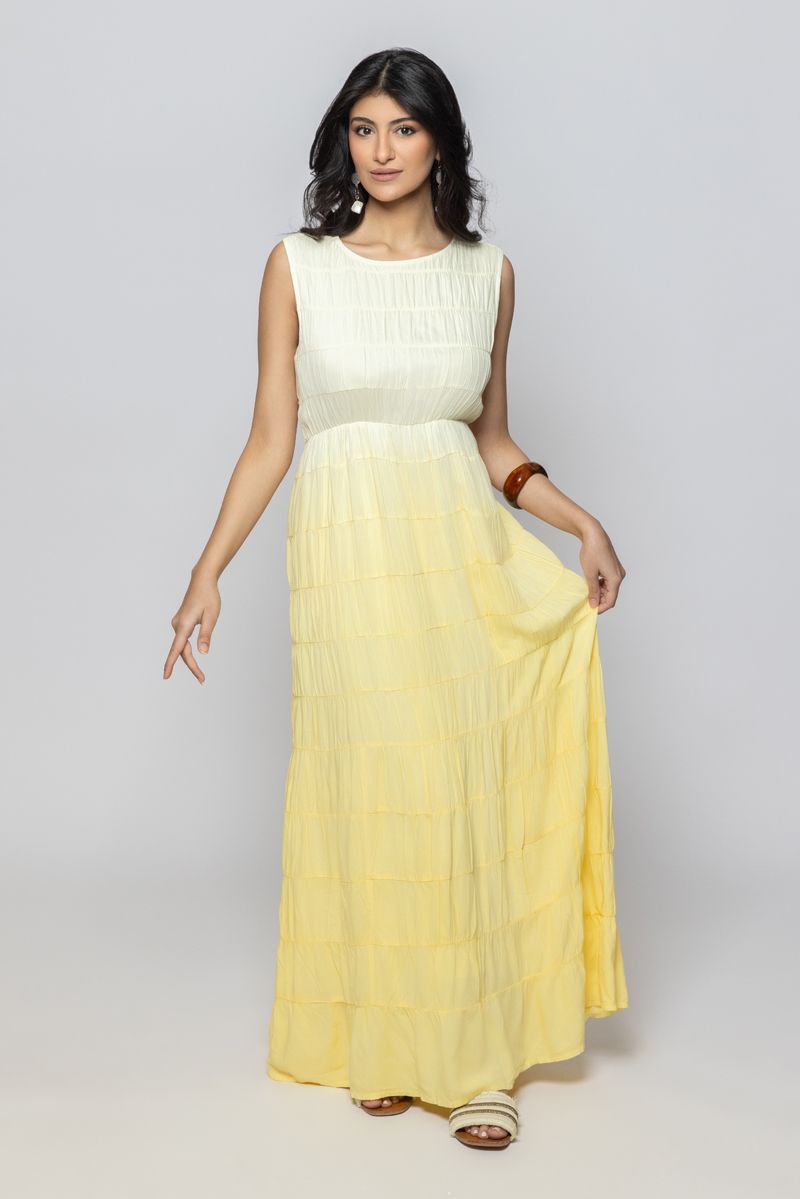 فستان صيفي نسائي طويل بدون أكمام