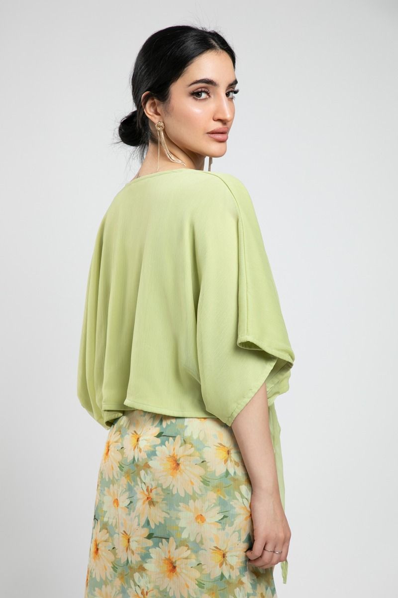 بلوزة نسائية بربطة أمامية – خفيفة وانسيابية