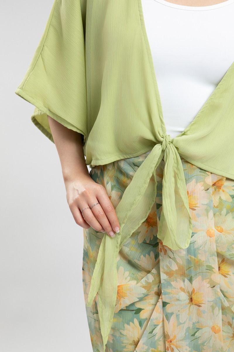 بلوزة نسائية بربطة أمامية – خفيفة وانسيابية