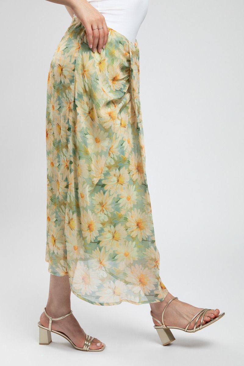 تنورة بطبعة زهور – لمسة ناعمة وأنثوية