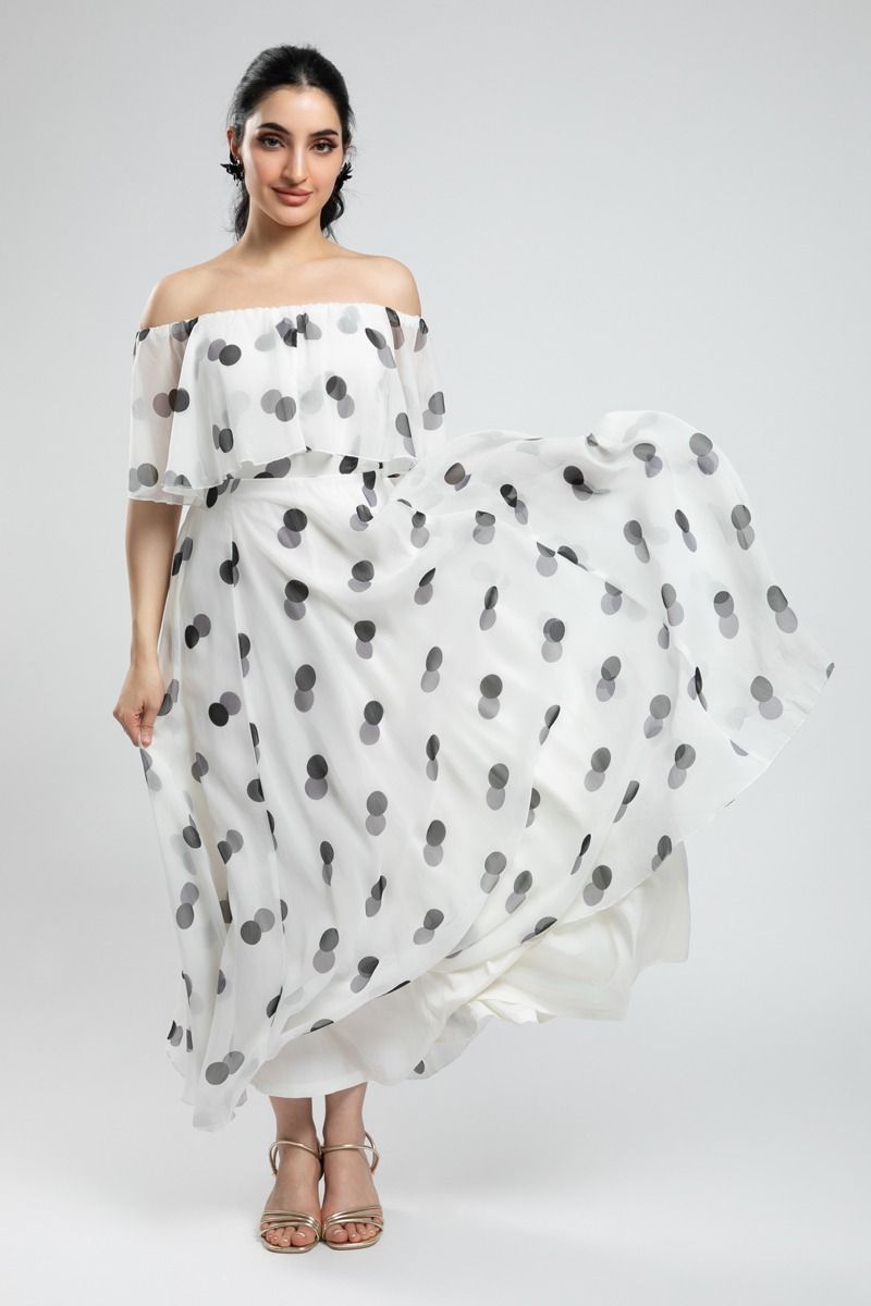 فستان صيفي بنقشة بولكا – لمسة ناعمة ومرِحة