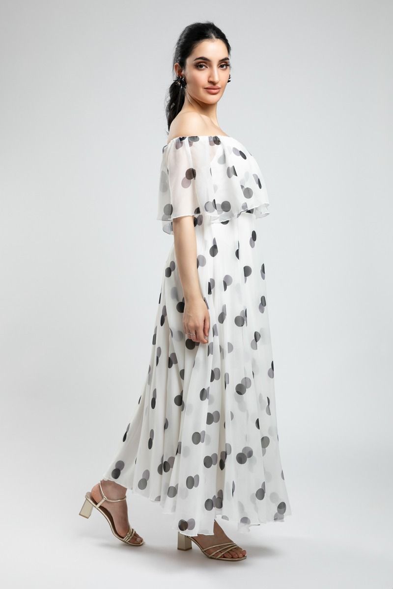 فستان صيفي بنقشة بولكا – لمسة ناعمة ومرِحة