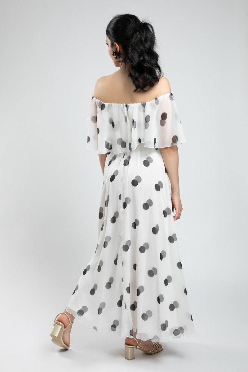 فستان صيفي بنقشة بولكا – لمسة ناعمة ومرِحة