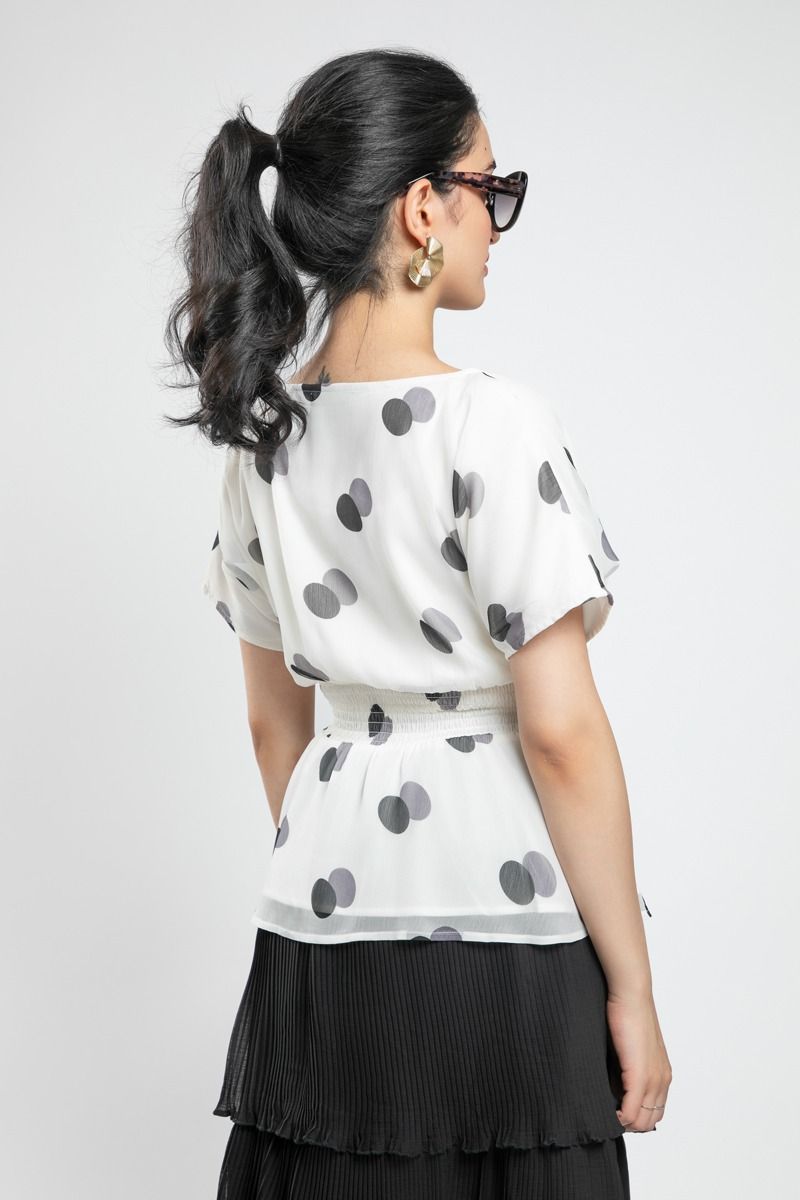 توب صيفي بنقشة بولكا – أنوثة وانتعاش