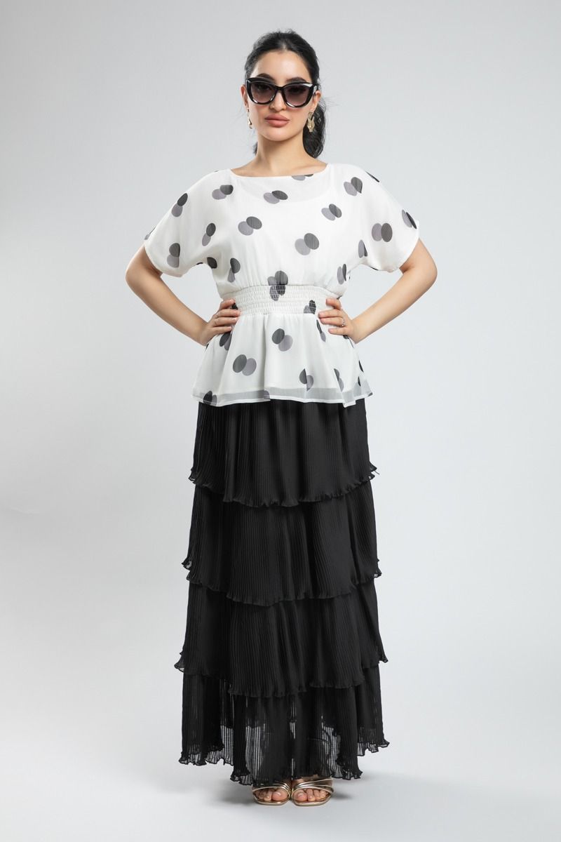 تنورة بكسرات أنيقة – انسيابية وأناقة في آنٍ واحد