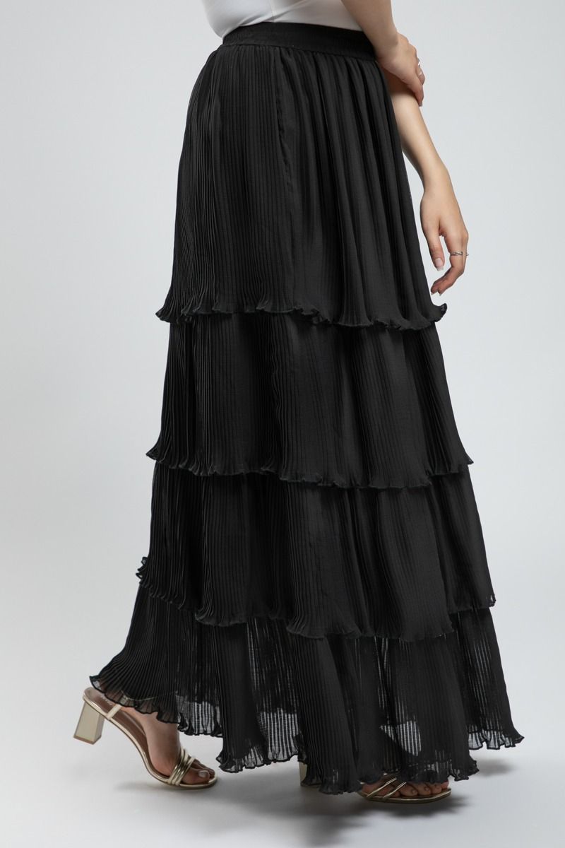 تنورة بكسرات أنيقة – انسيابية وأناقة في آنٍ واحد