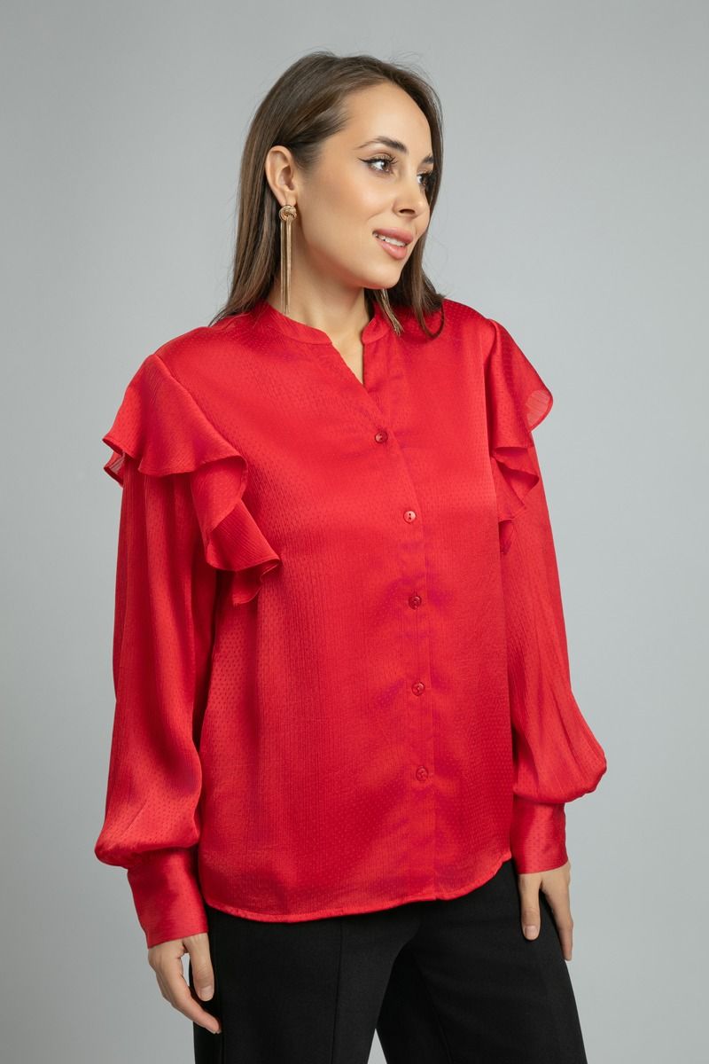 قميص نسائي بأكمام طويلة بنمط منقوش وتفاصيل كشكش