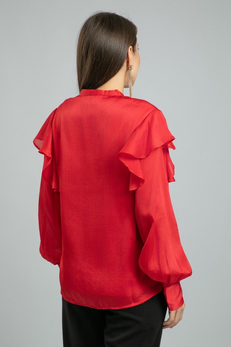 قميص نسائي بأكمام طويلة بنمط منقوش وتفاصيل كشكش