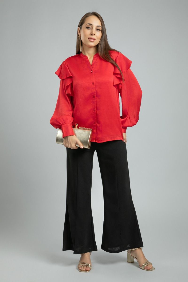 قميص نسائي بأكمام طويلة بنمط منقوش وتفاصيل كشكش