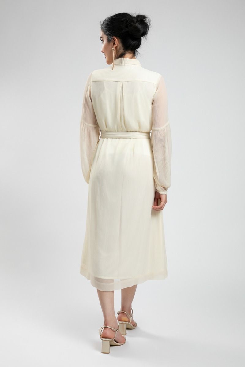 فستان ناعم بملمس أنيق – تصميم راقٍ يبرز القوام