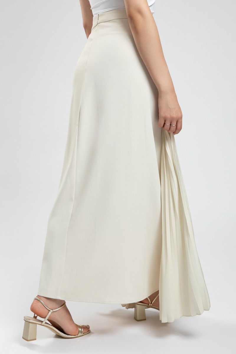 Chic Pleated Skirt - Elegant Flow and Everyday Comfort