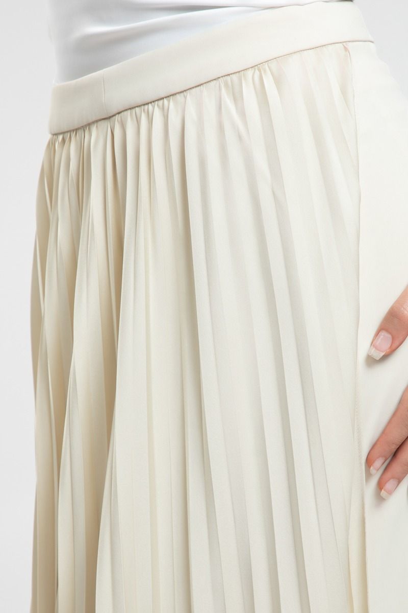 Chic Pleated Skirt - Elegant Flow and Everyday Comfort