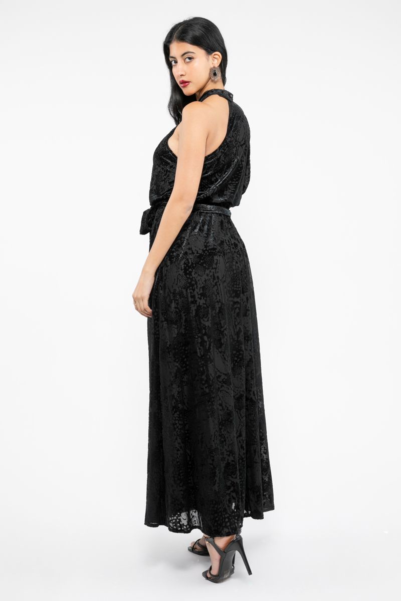 فستان نسائي ماكسي بخامة منقوشة من نفس اللون