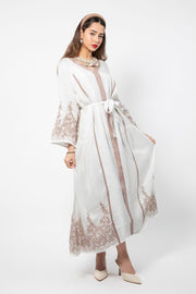 فستان نسائي طويل بتفاصيل طبع