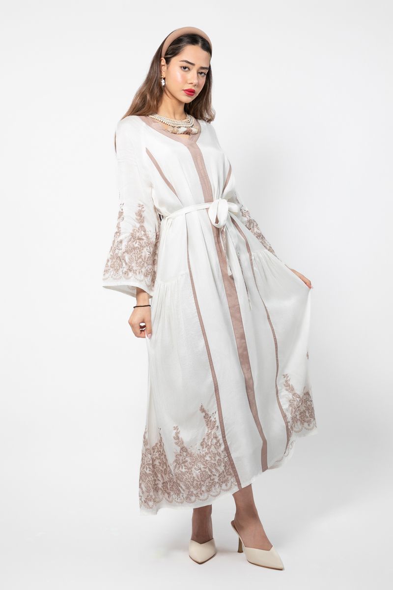 فستان نسائي طويل بتفاصيل طبع