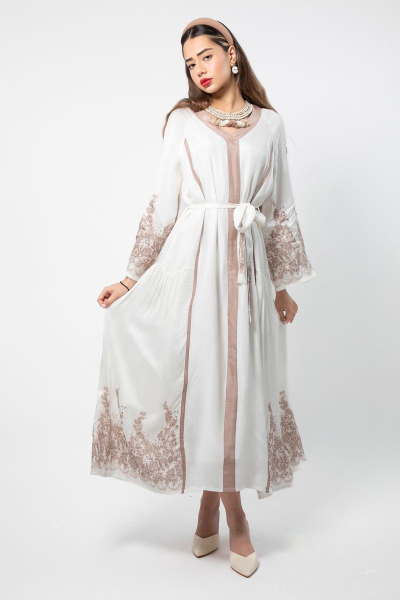 فستان نسائي طويل بتفاصيل طبع