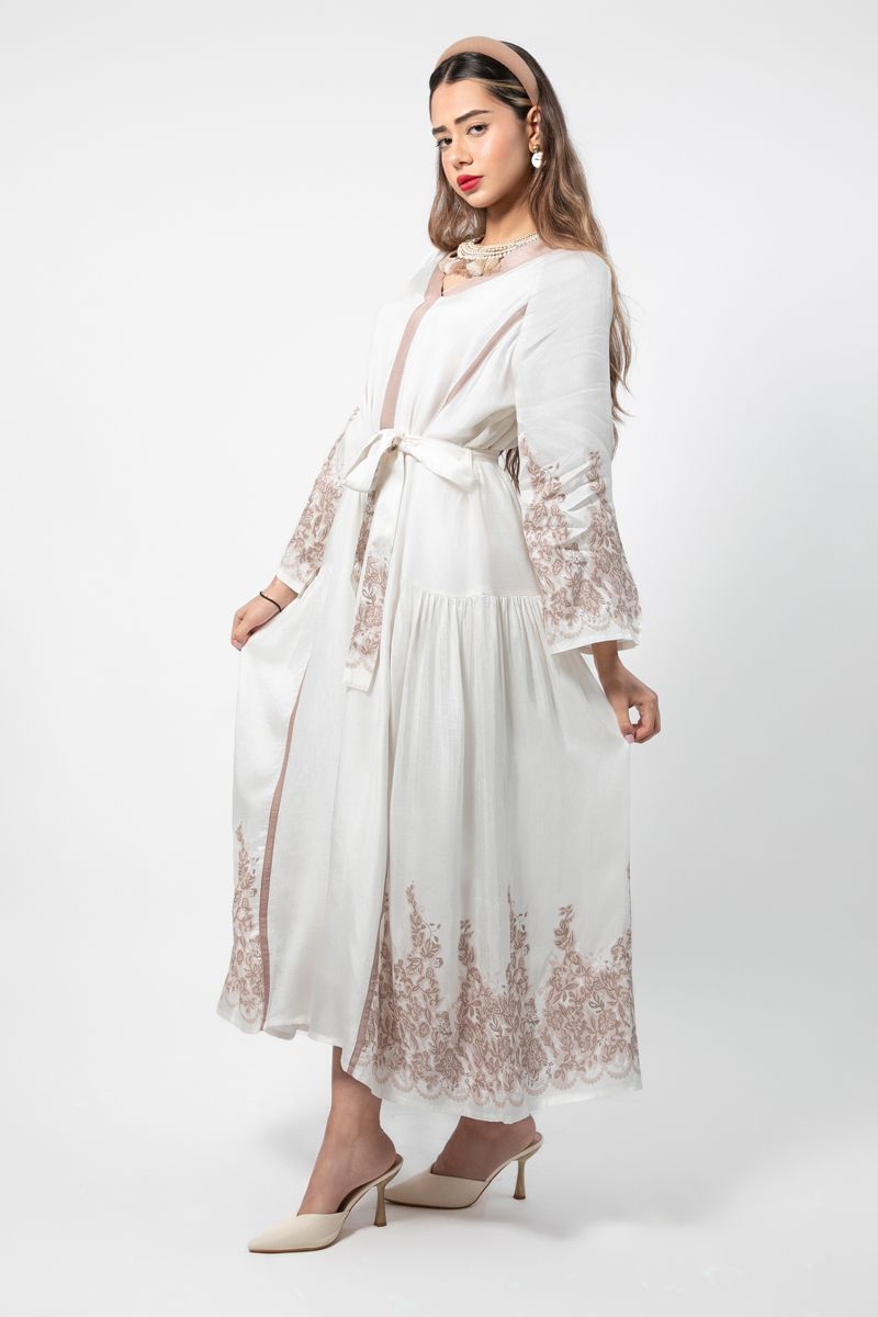 فستان نسائي طويل بتفاصيل طبع