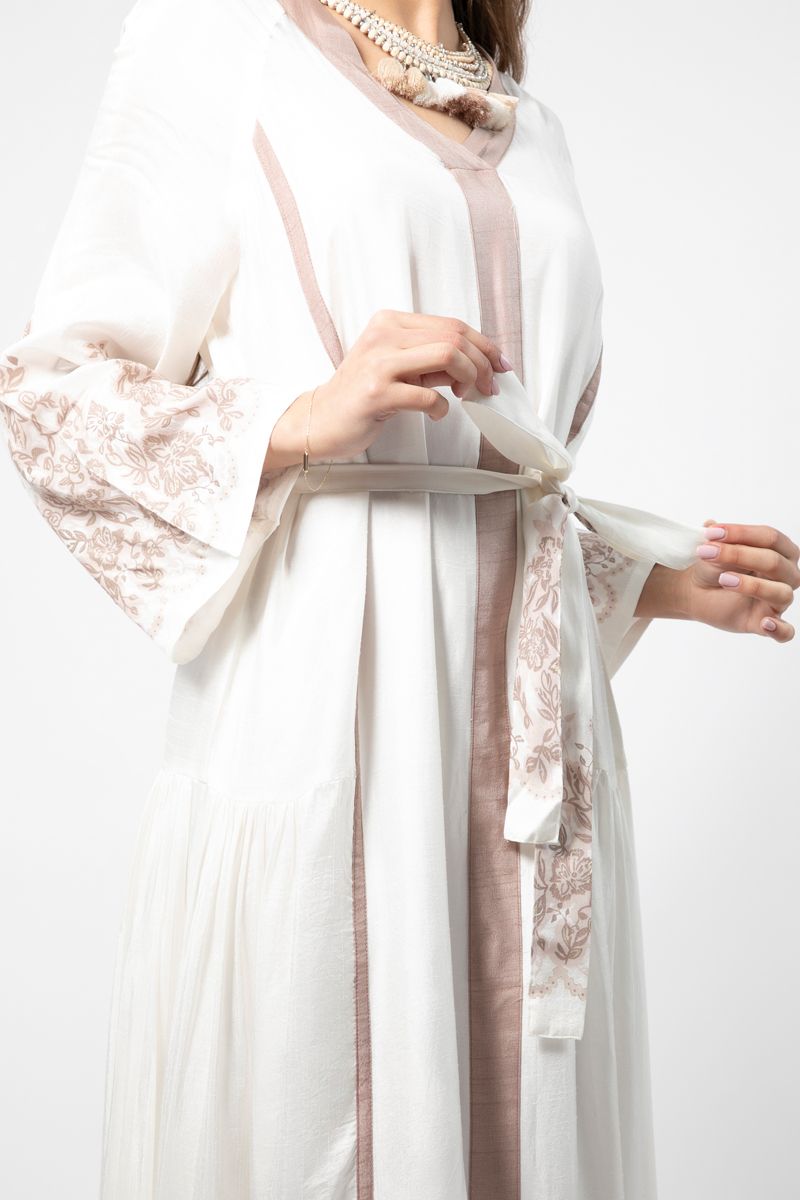 فستان نسائي طويل بتفاصيل طبع