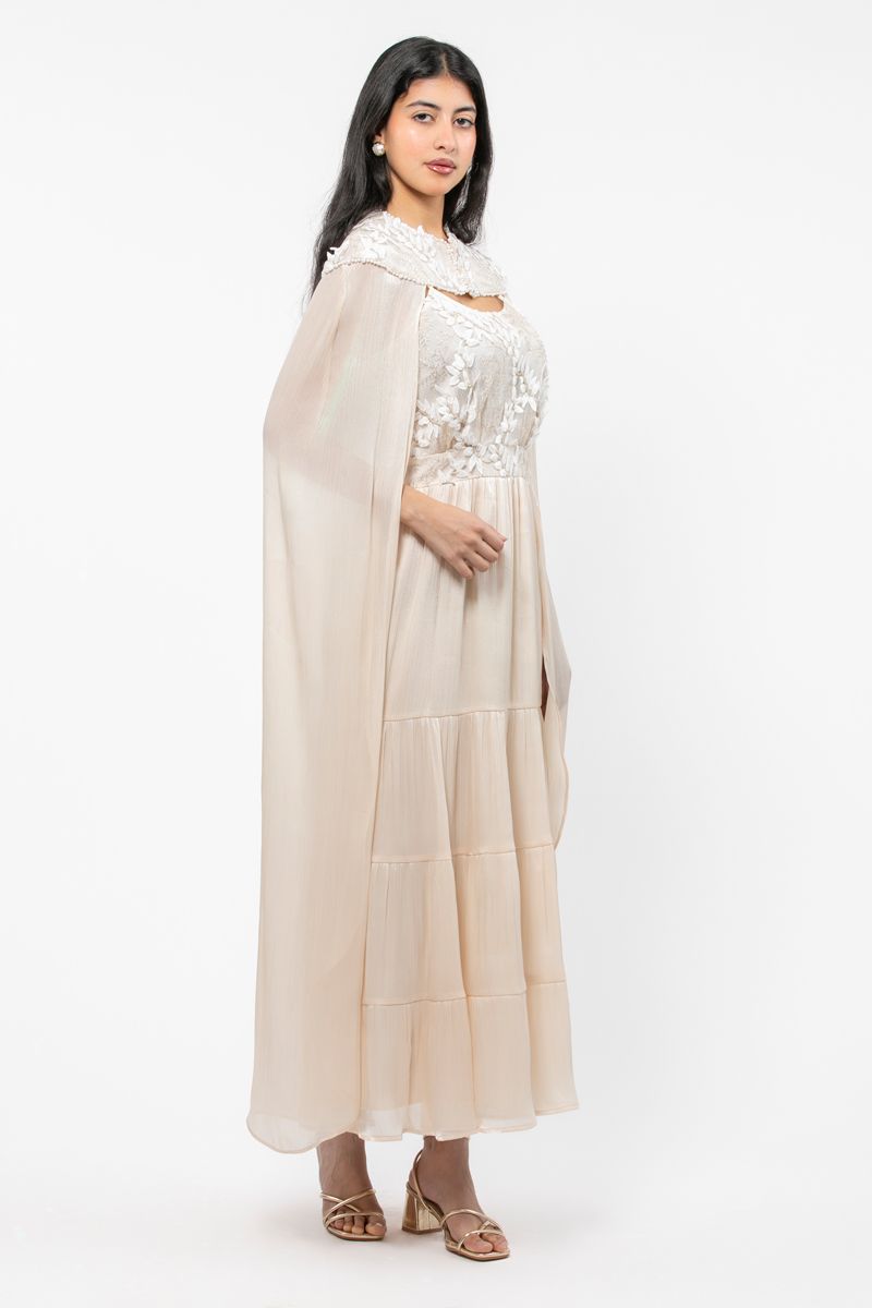 فستان نسائي طويل بطبقة كيب