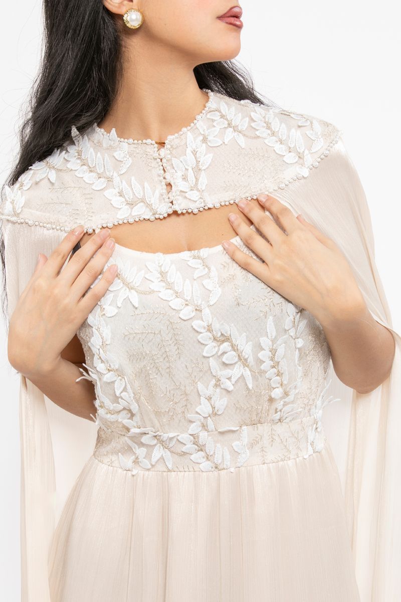 فستان نسائي طويل بطبقة كيب