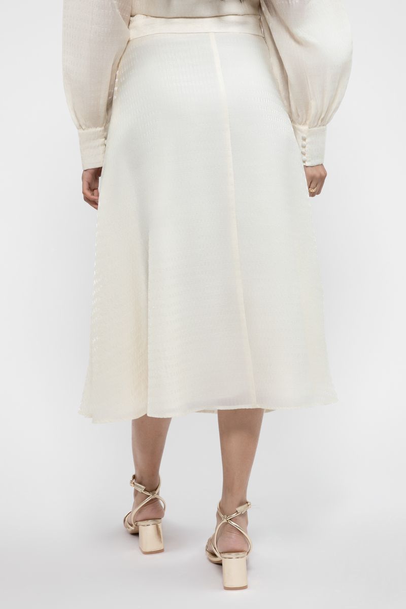 تنورة نسائية بخامة منقوشة