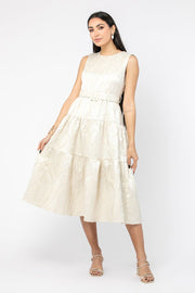 فستان نسائي بتطريز بارز