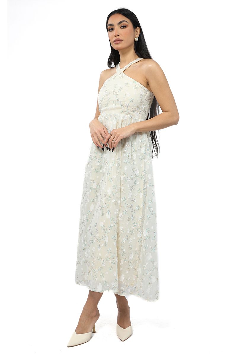 فستان نسائي طويل بتفاصيل تطريز وترتر