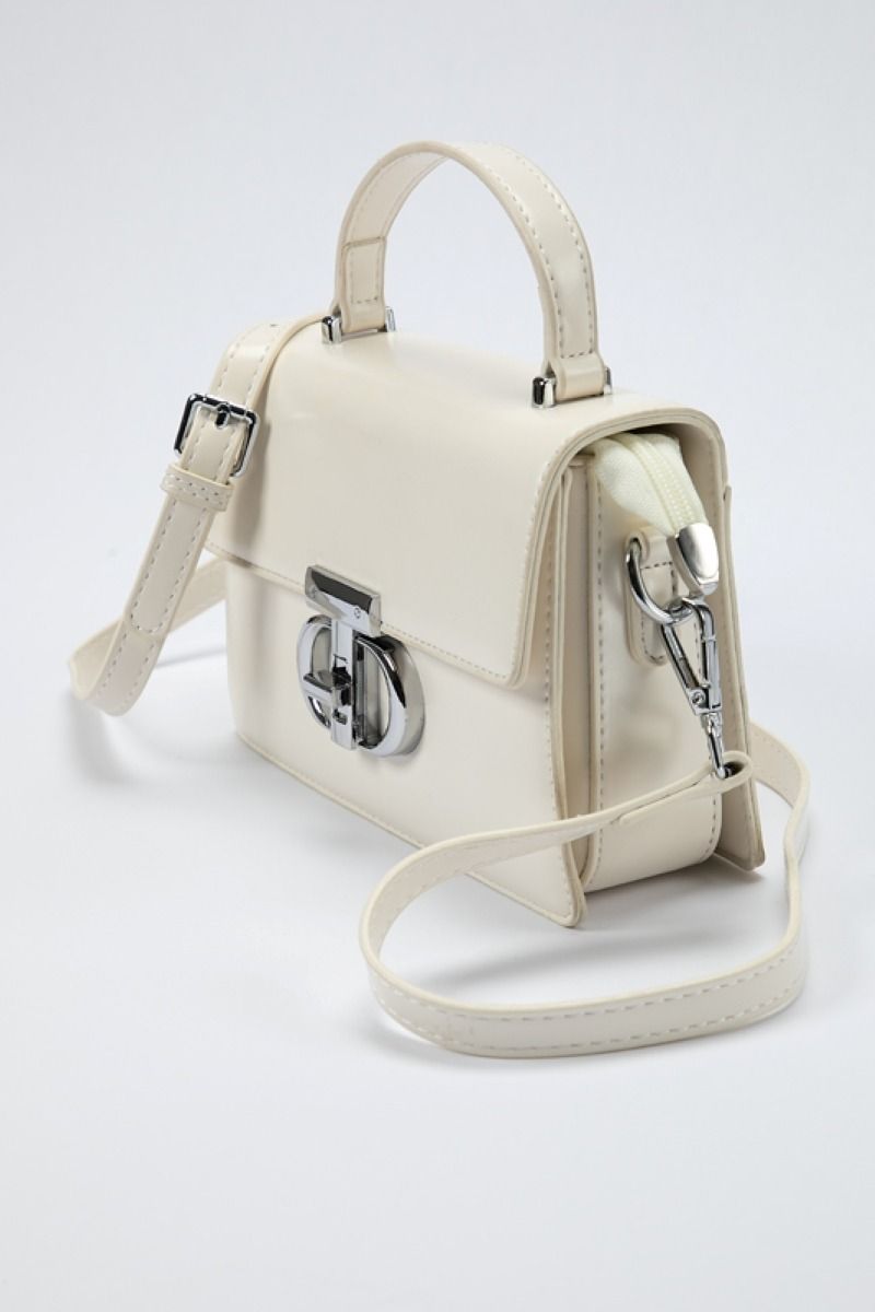 women shoulder bag with metal buckle