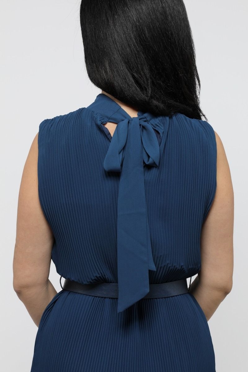 فستان نسائي بنمط كسرات مضلعة