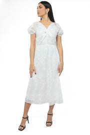 فستان نسائي بنمط مطرز