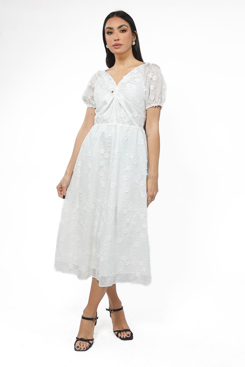 فستان نسائي بنمط مطرز