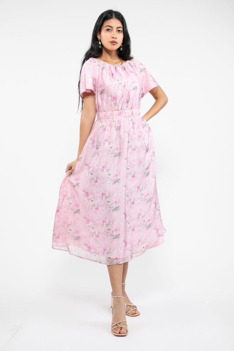 فستان نسائي طويل بنمط مورد