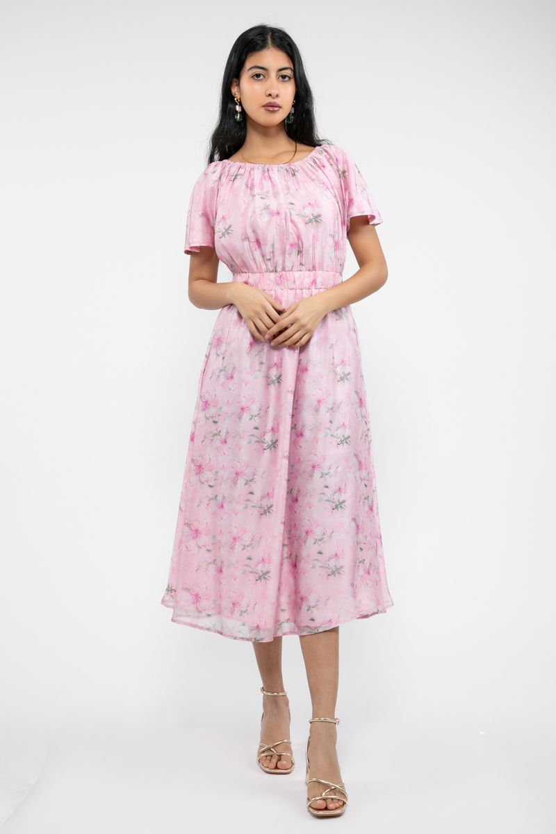 فستان نسائي طويل بنمط مورد