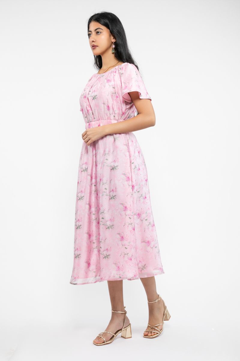 فستان نسائي طويل بنمط مورد