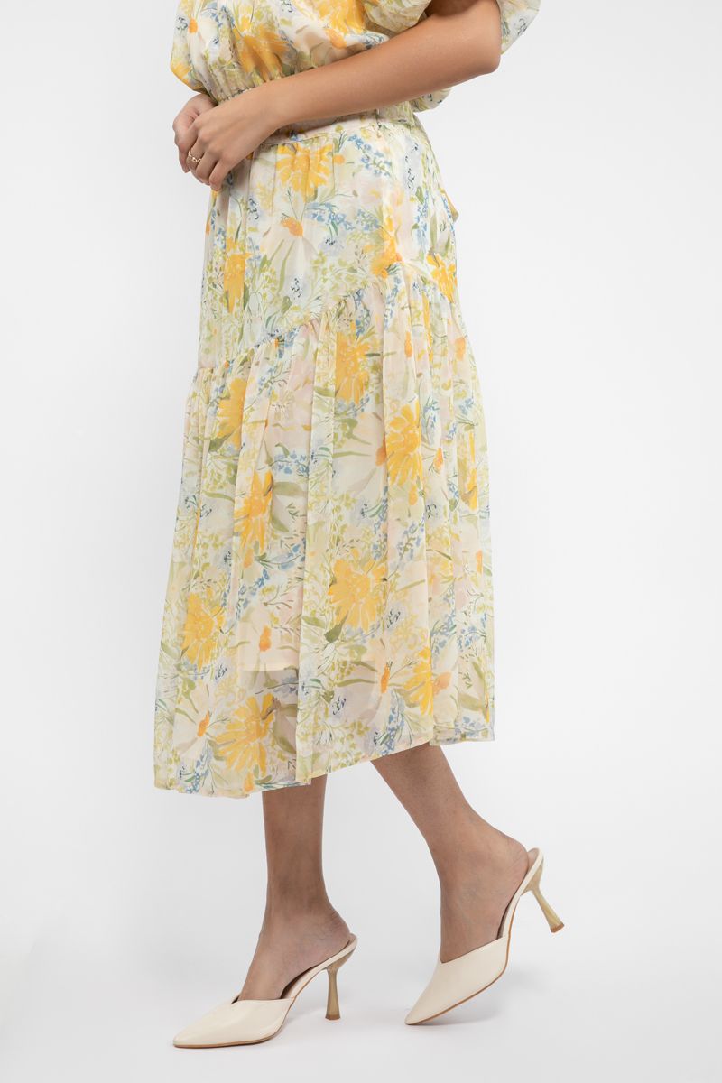 تنورة نسائية بنمط مورد