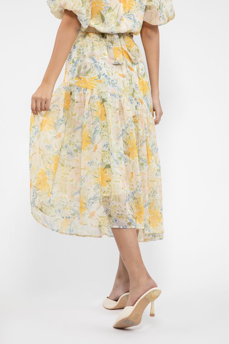 تنورة نسائية بنمط مورد