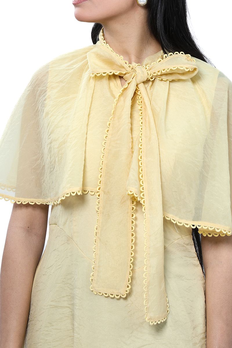 فستان نسائي بلون موحد وطبقة كيب