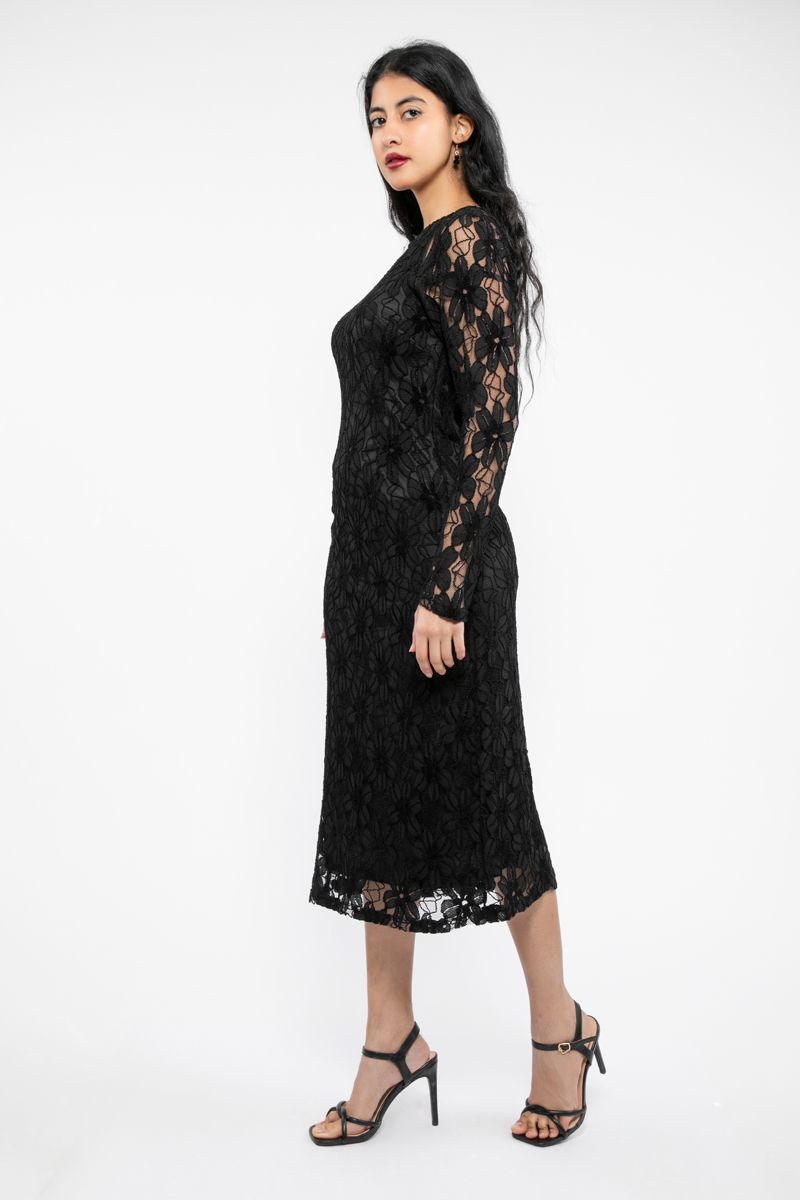 women dress with dantel pattern fabric