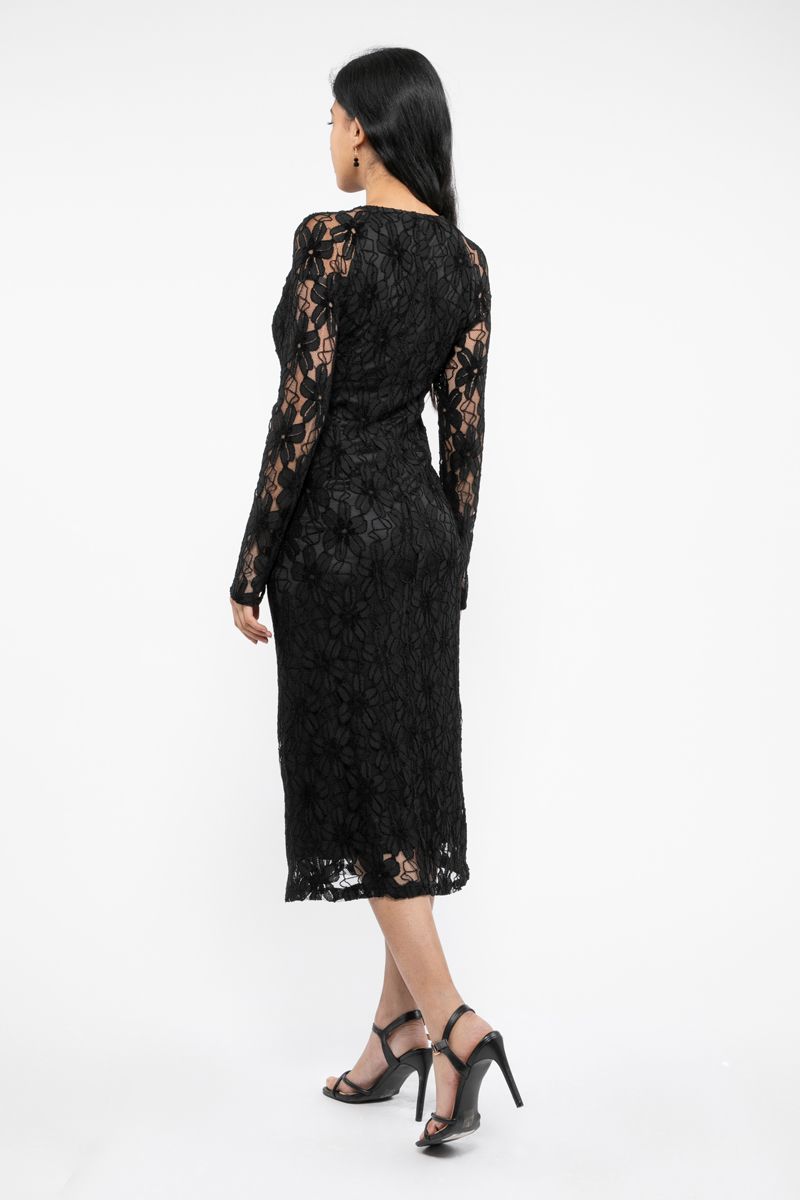 women dress with dantel pattern fabric