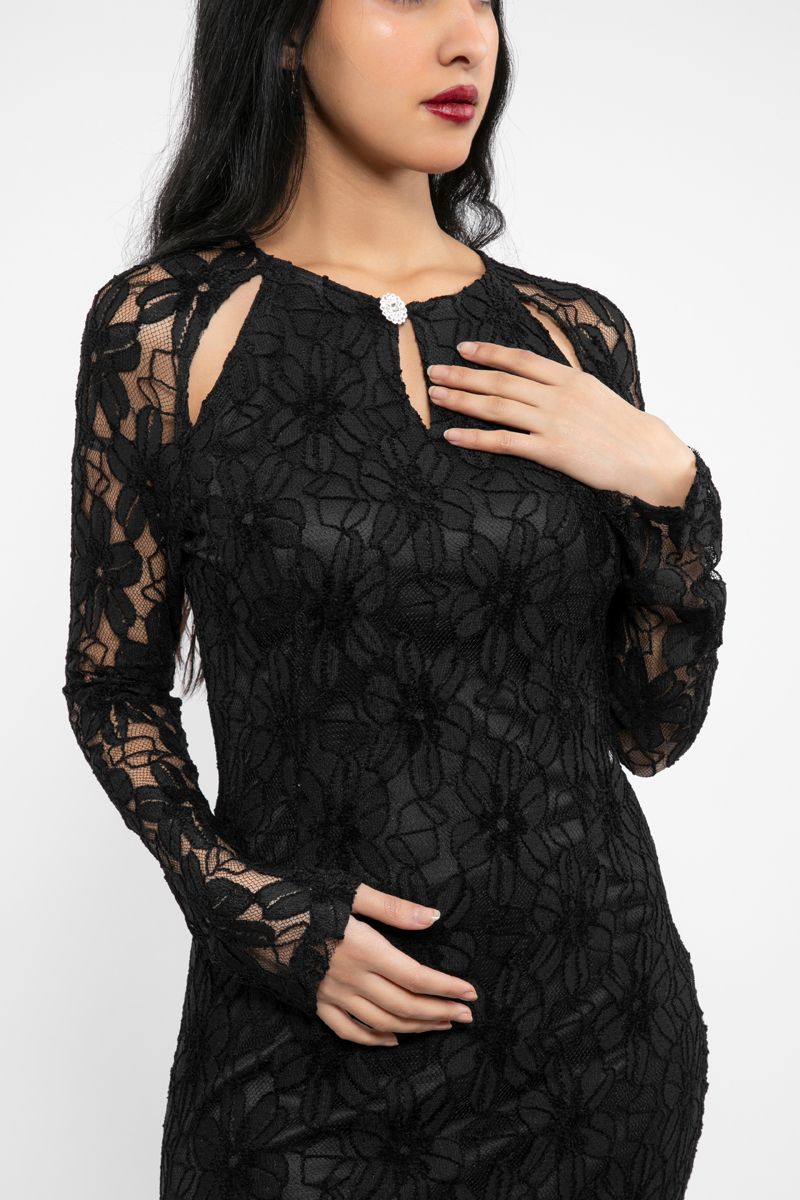 women dress with dantel pattern fabric