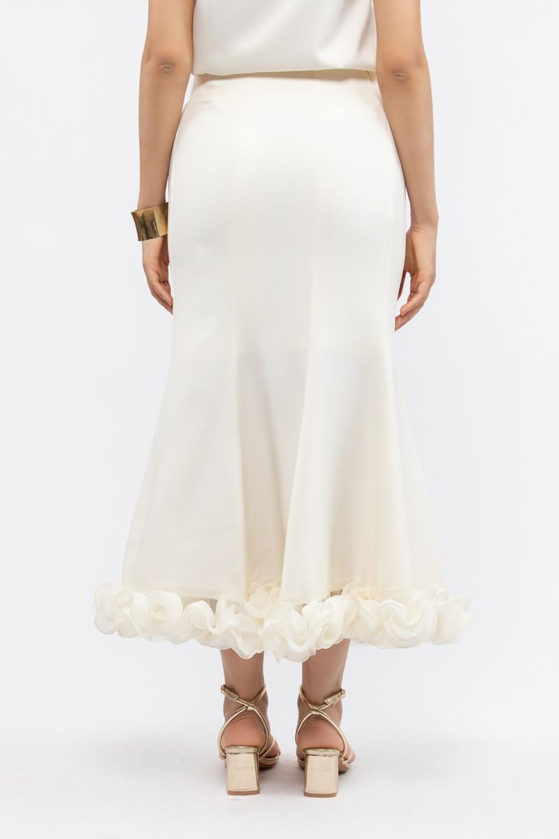 تنورة نسائية مكشكشة