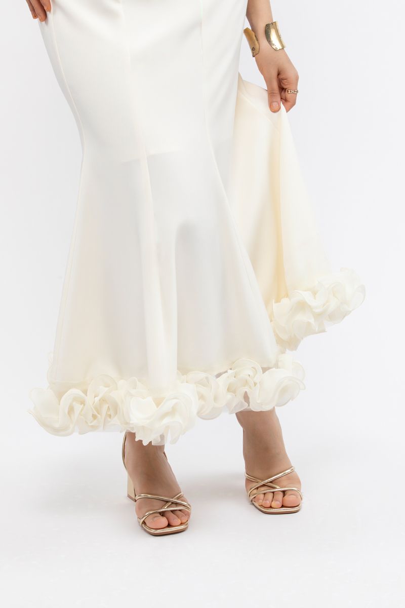 تنورة نسائية مكشكشة