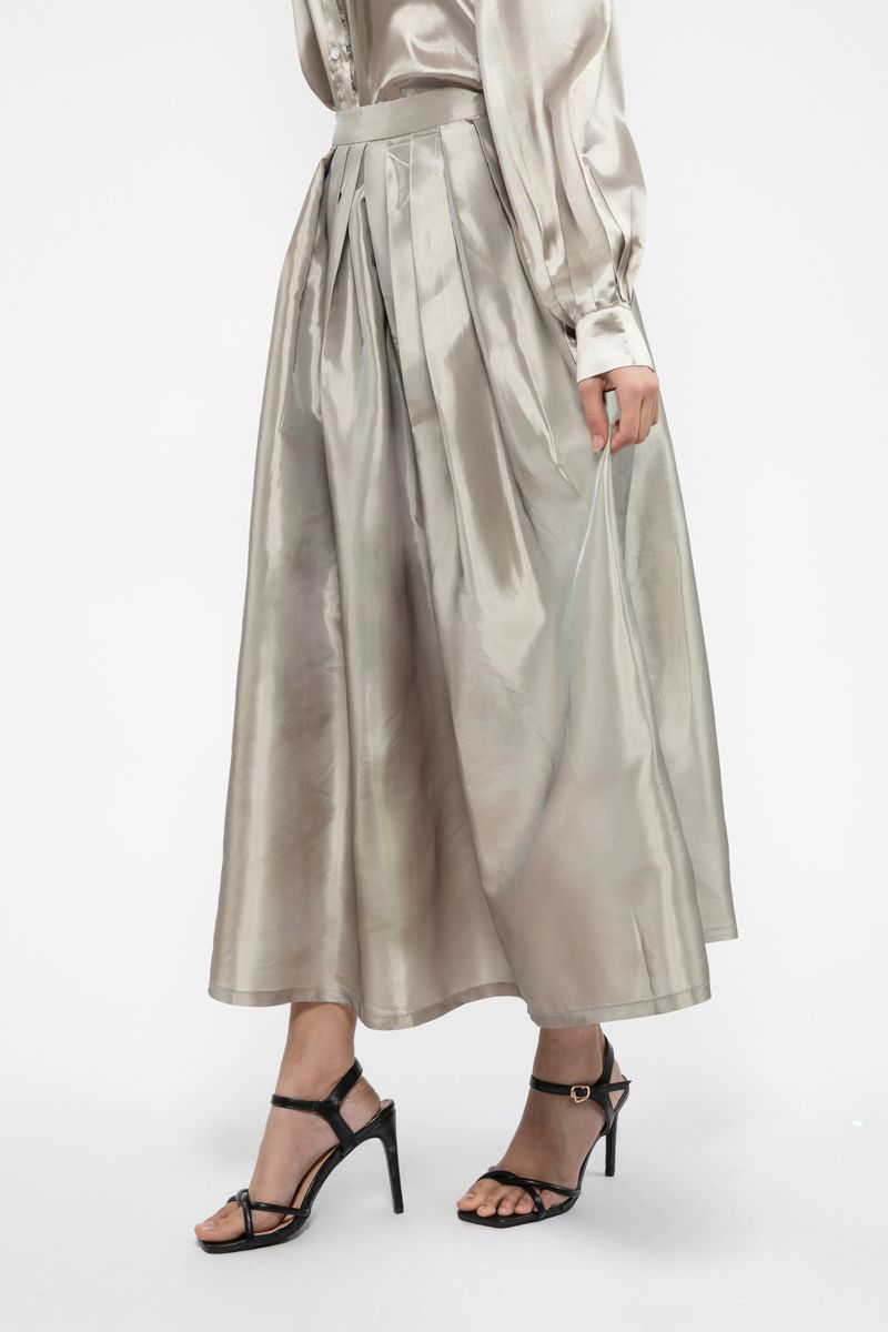 تنورة نسائية طويلة بخامة ساتان