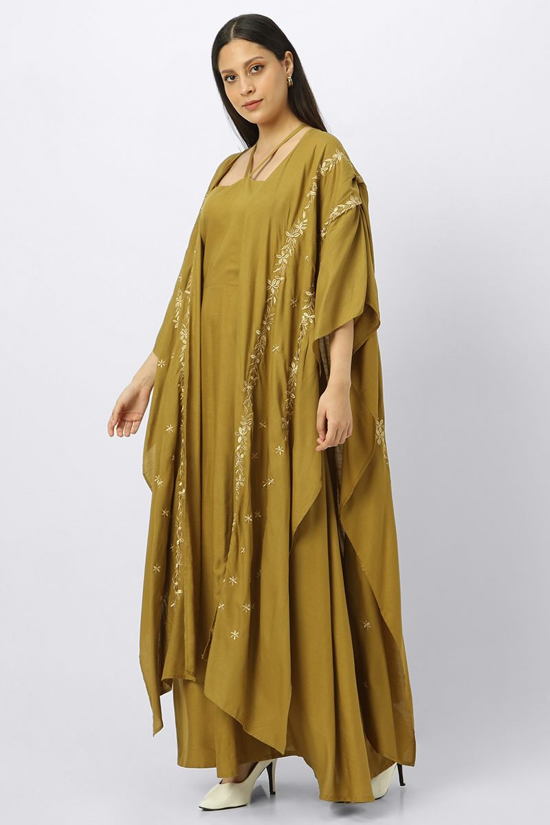 فستان نسائي طبقات ماكسي مطرز ورباط على الرقبة