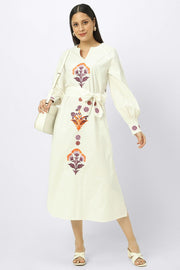 فستان نسائي مطرز