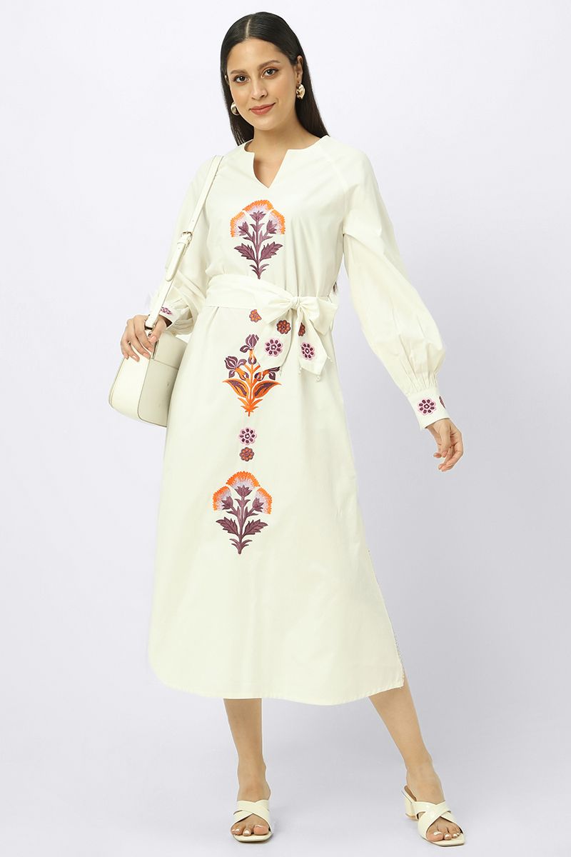 فستان نسائي مطرز