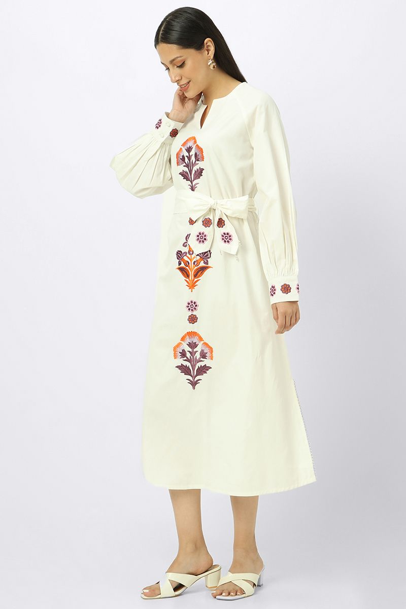 فستان نسائي مطرز