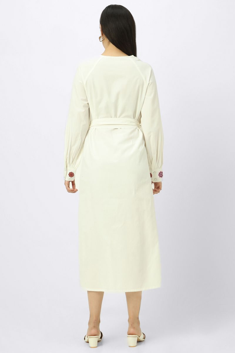 فستان نسائي مطرز