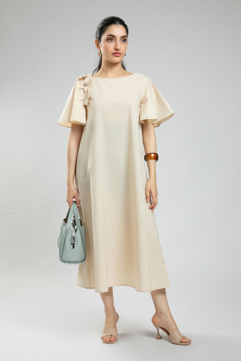 فستان نسائي صيفي طويل بأكمام قصيرة - أكمام واسعة بتصميم مرفوع، زخارف على شكل زهور في كم واحد