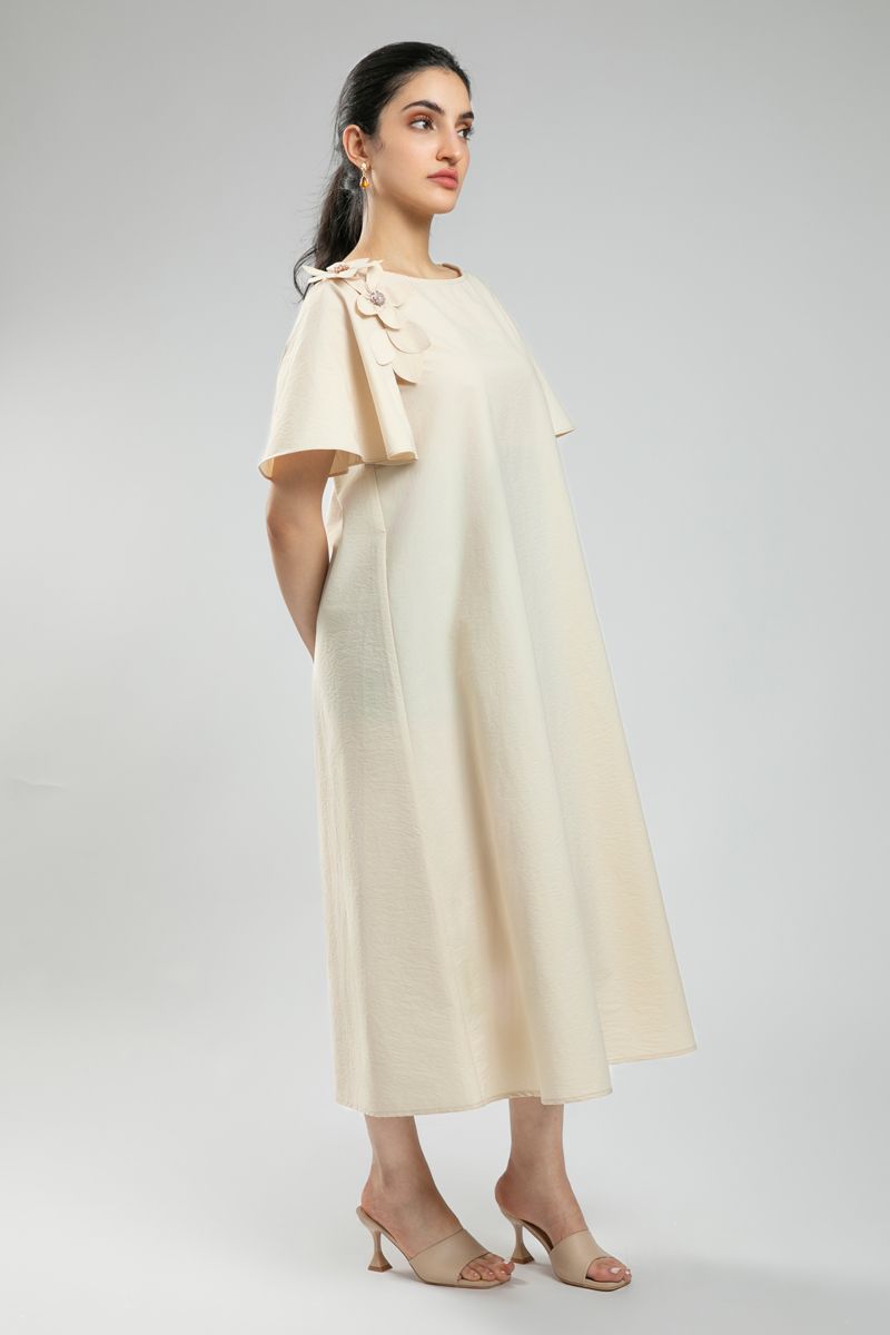 فستان نسائي صيفي طويل بأكمام قصيرة - أكمام واسعة بتصميم مرفوع، زخارف على شكل زهور في كم واحد